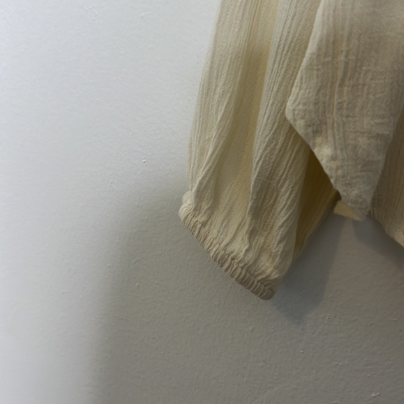 Taylor & Sage Cream Lace Top Size Medium - Picture 4 of 5